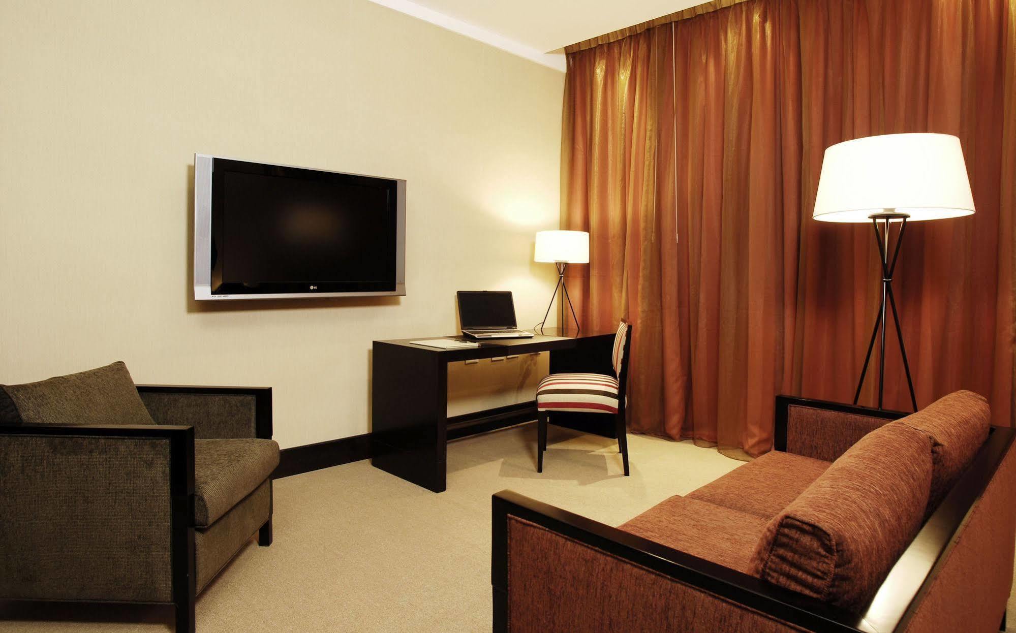 Hotel Casino Magic Neuquen Bagian luar foto