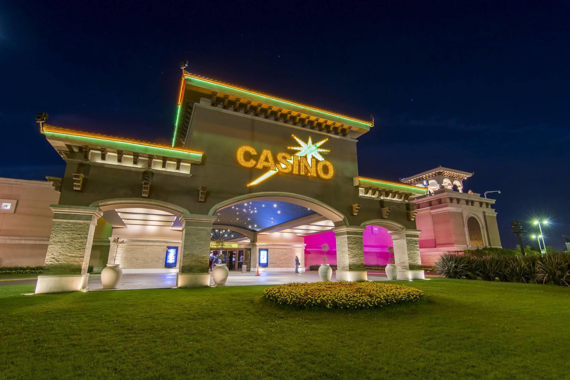 Hotel Casino Magic Neuquen Bagian luar foto